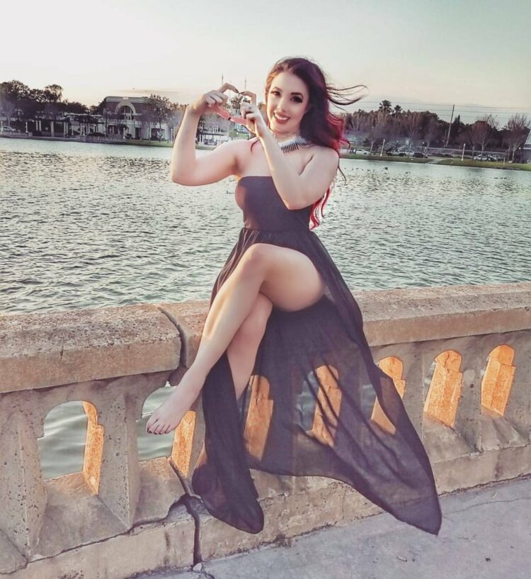 taeler hendrix feet