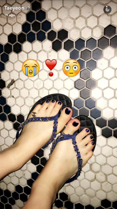 taeyeon feet