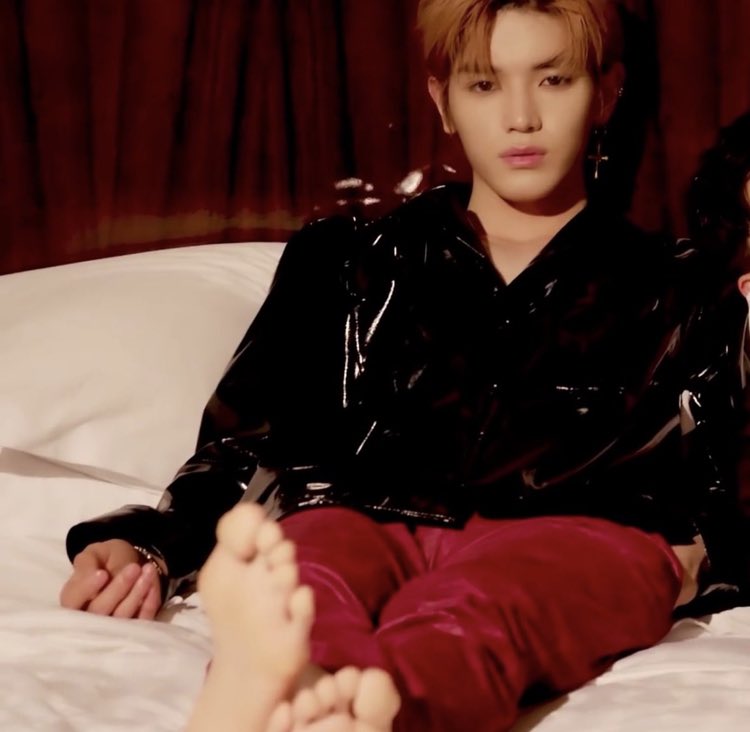 taeyoung feet 2