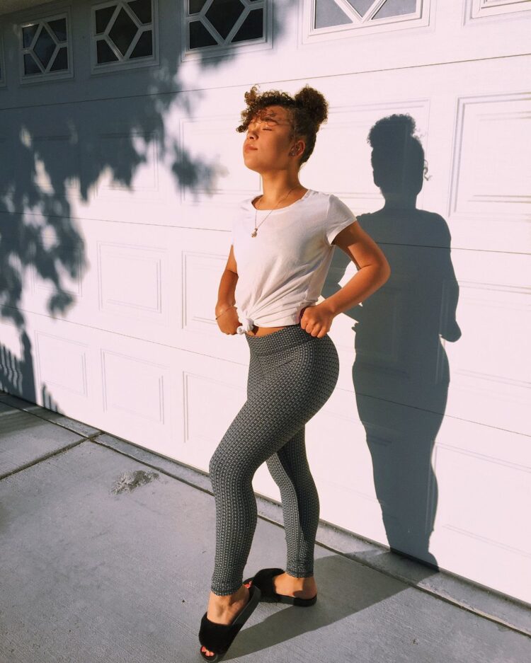 tahani anderson feet 4