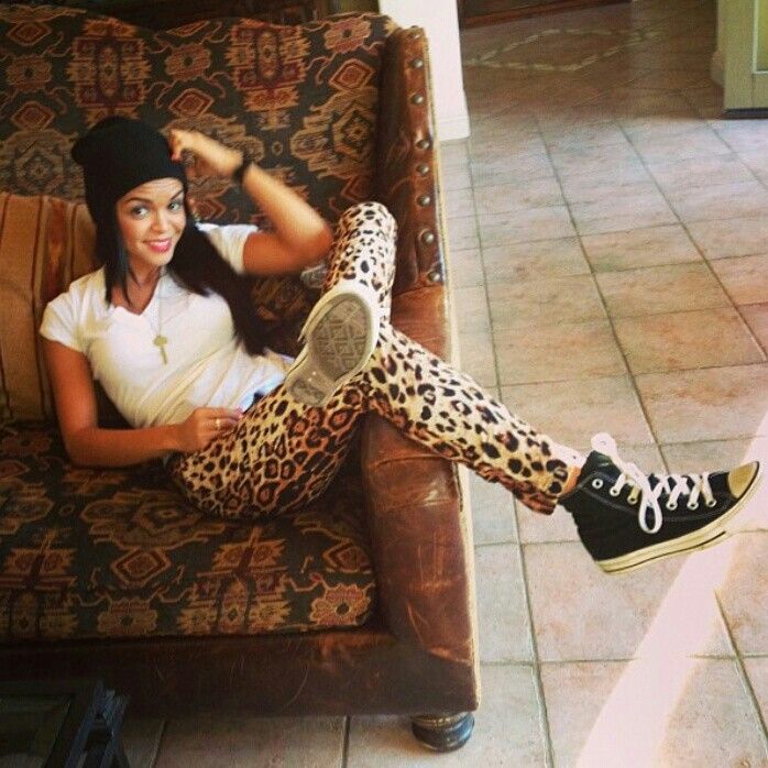 tahiti hernandez feet 6