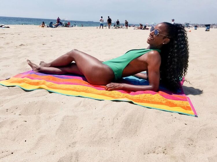 taja v simpson feet 1