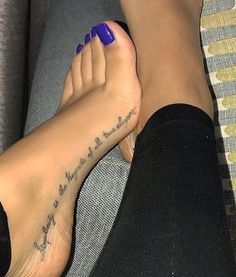 talia eisset feet 1