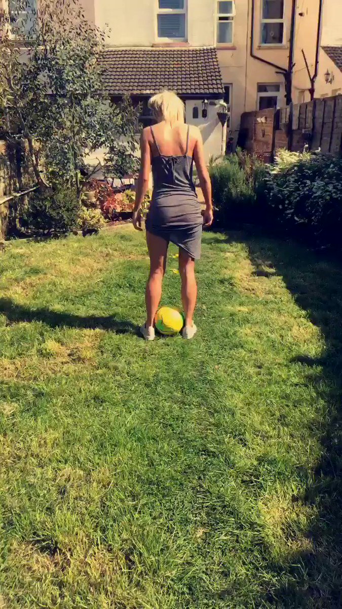 talia mia oatway feet 3