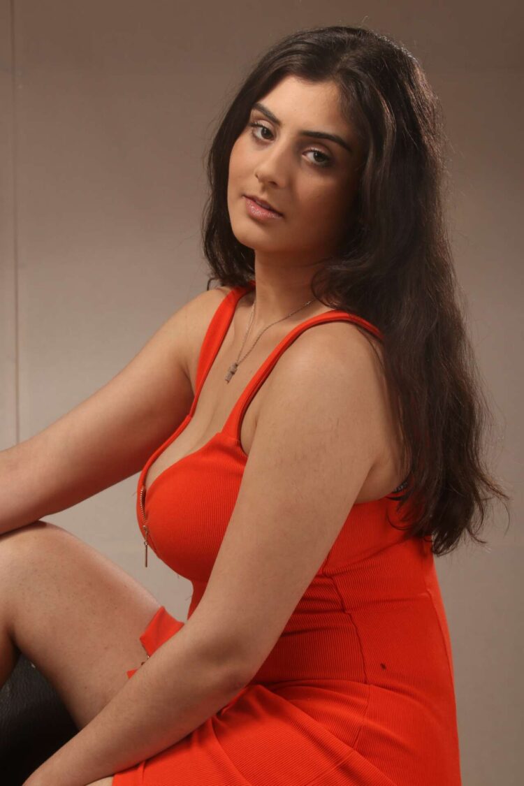 tamara mechael feet 5