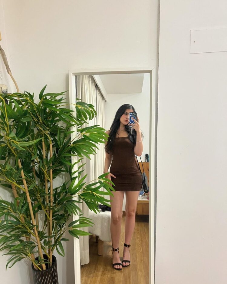 taneesha mirwani feet 5