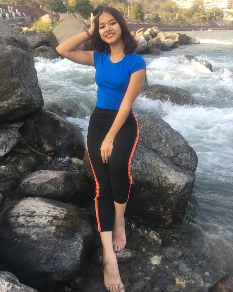 tanu rawat feet