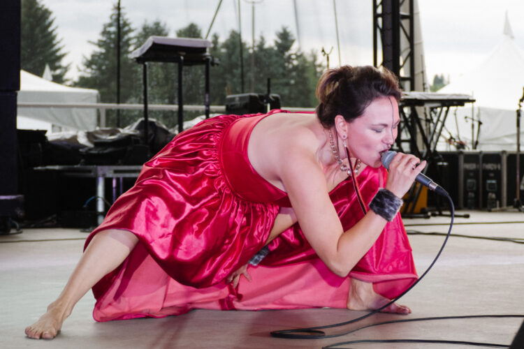 tanya tagaq feet