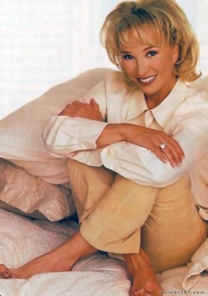 tanya tucker feet 1