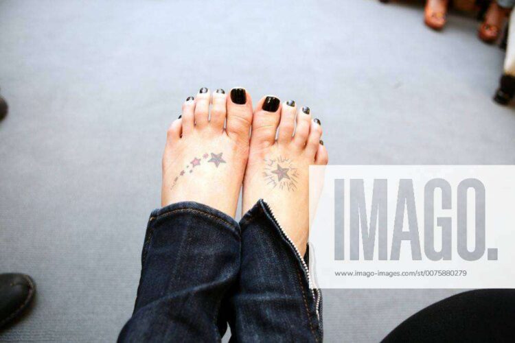 tara conner feet 3