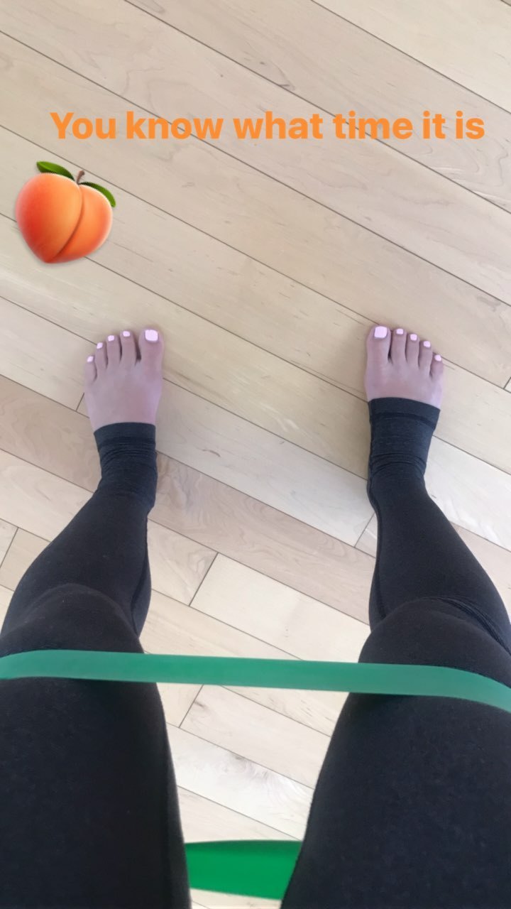 tara lipinski feet 5