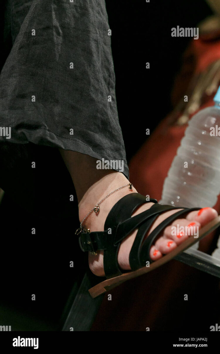 taraneh alidoosti feet 2