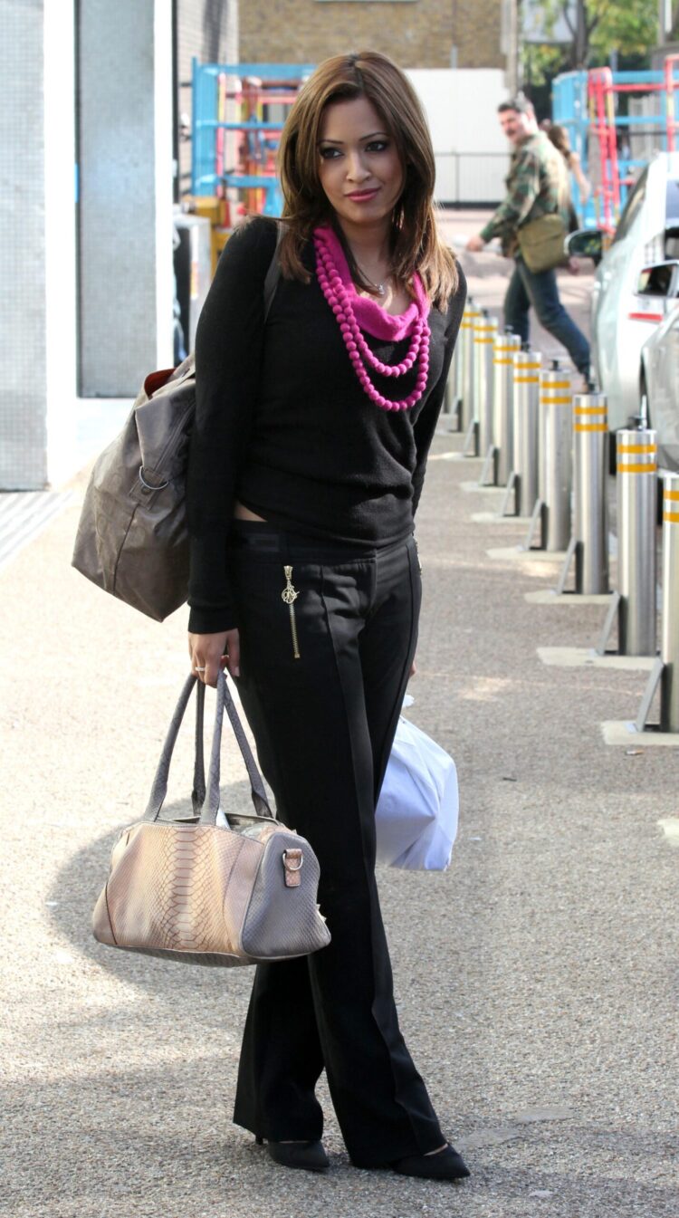 tasmin lucia khan feet 5 scaled