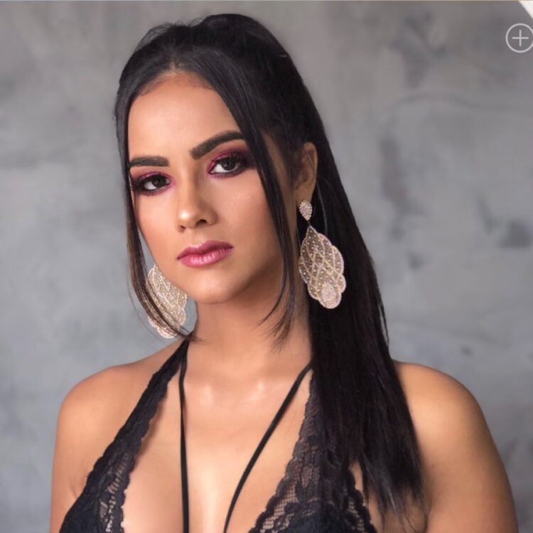 tassia franklin feet 3