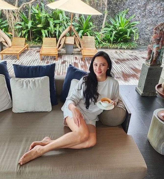 tata regita cahyani feet