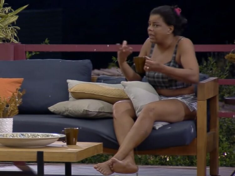 tati quebra barraco feet 1