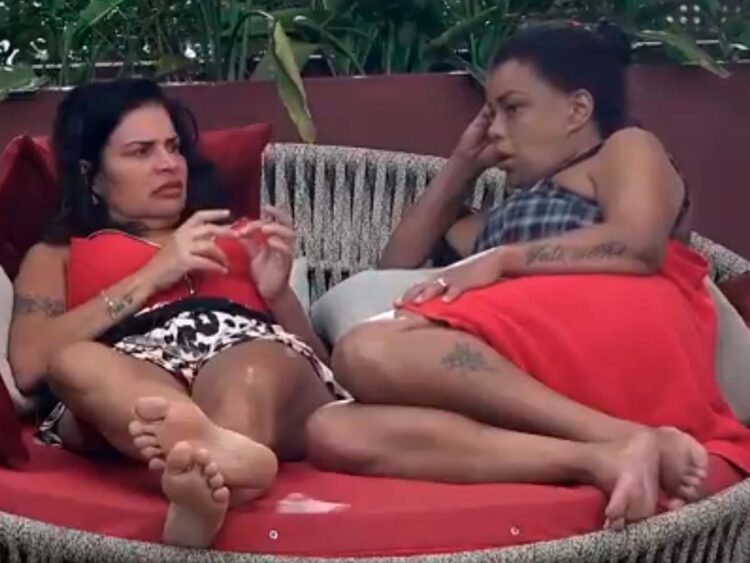 tati quebra barraco feet 2
