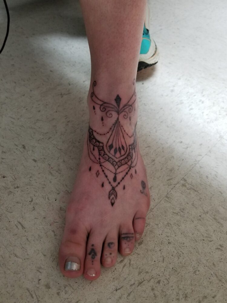 tatted up holly feet 3