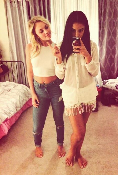 taveeta szymanowicz feet 5