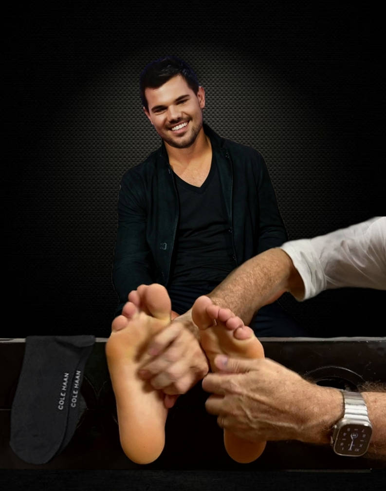 tay lautner feet 2