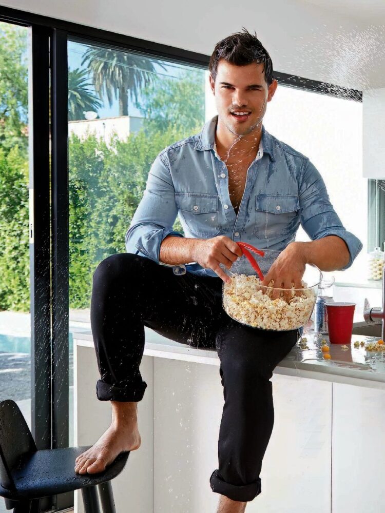 tay lautner feet