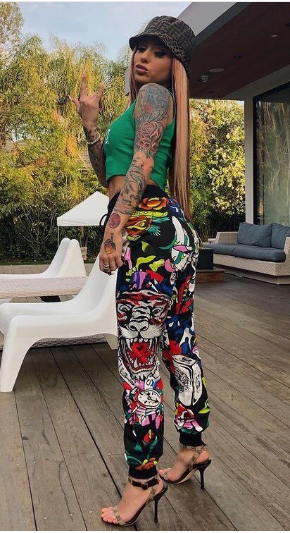 tay money feet 1