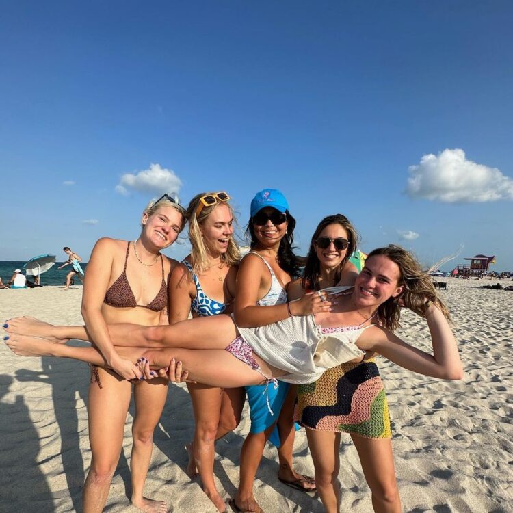 taylar hender feet 1