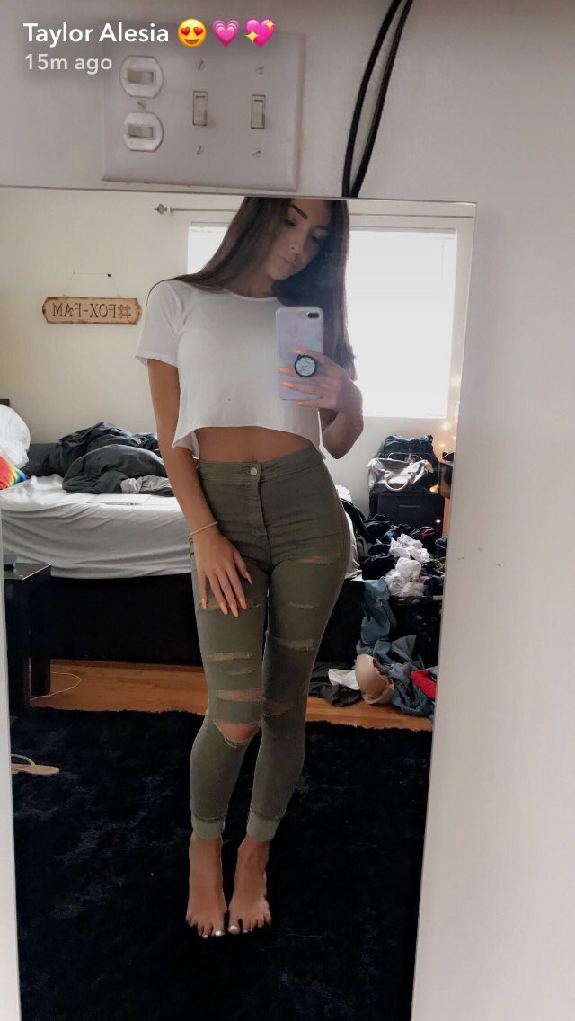 taylor alesia feet 4