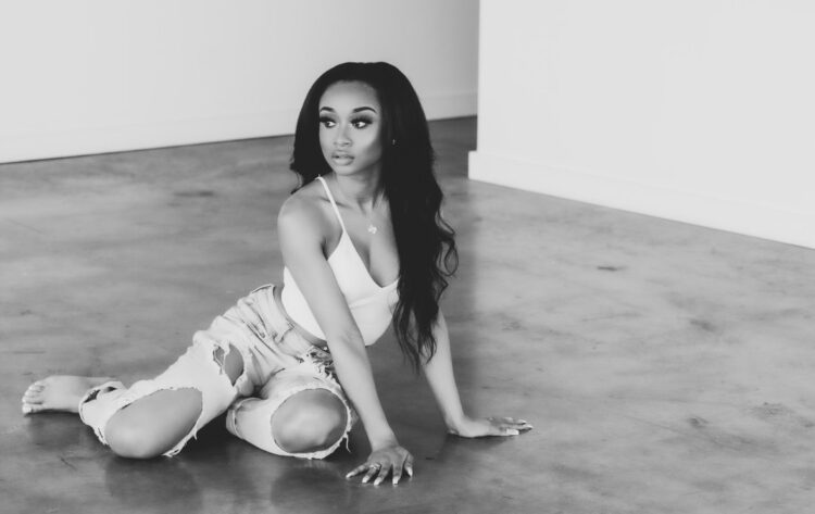 taylor arnell feet 5