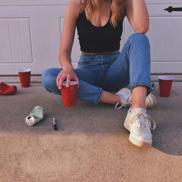 taylor bickett feet 6