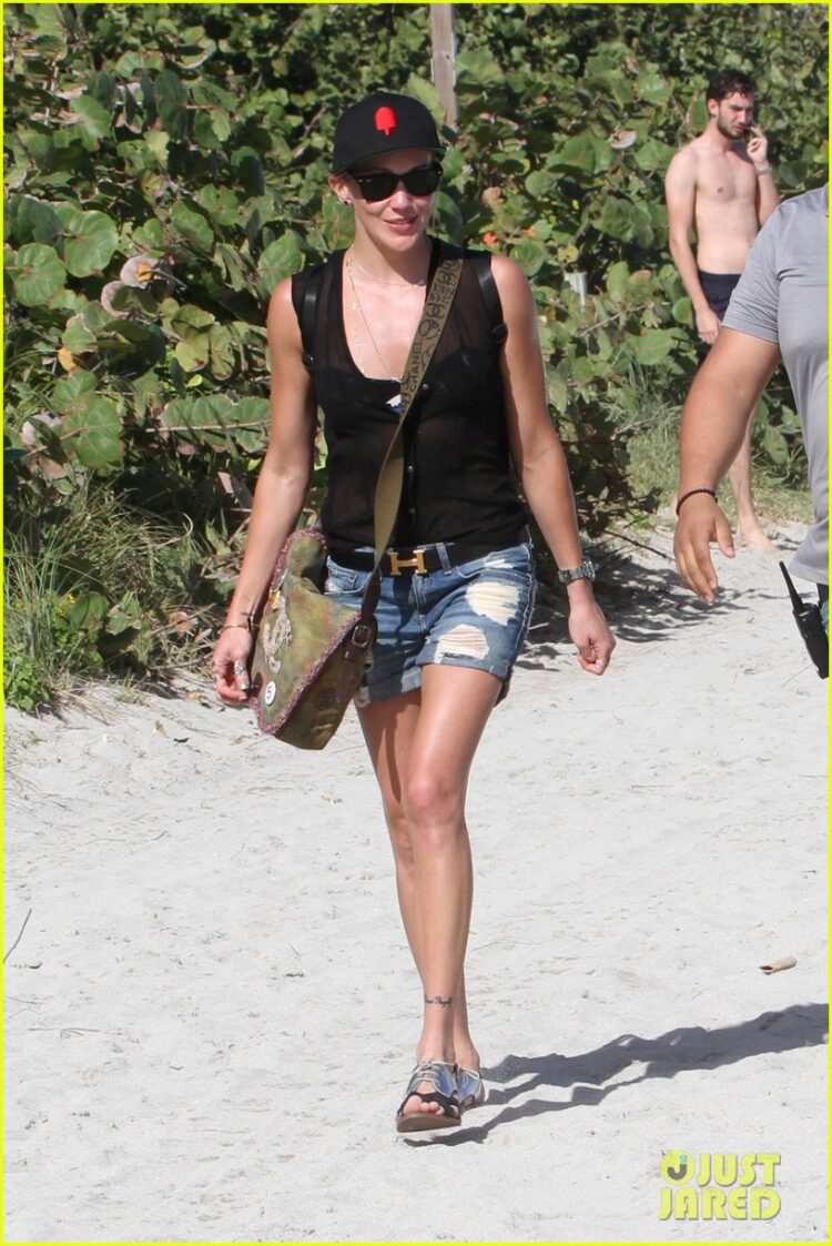 taylor cassidy feet 3