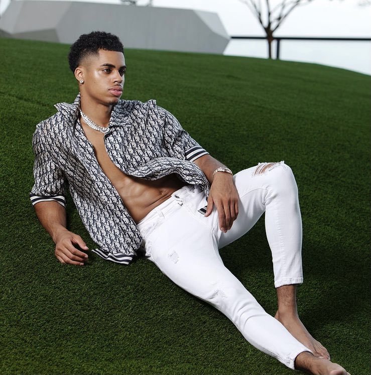 taylor hubbard feet 3