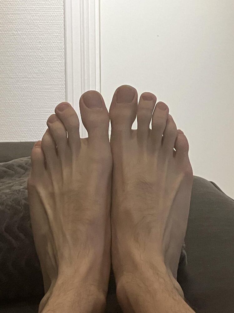 taylor knight feet 1