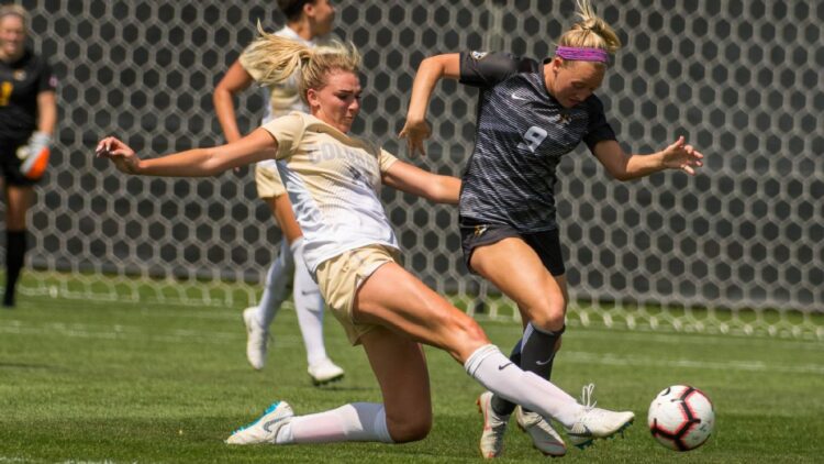 taylor kornieck feet 5