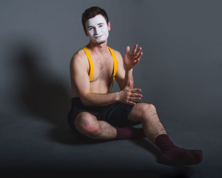 taylor mitchell feet 6