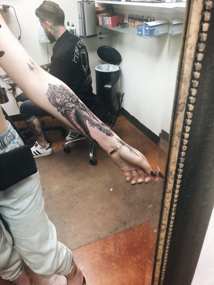 taylor nicole dean feet 5