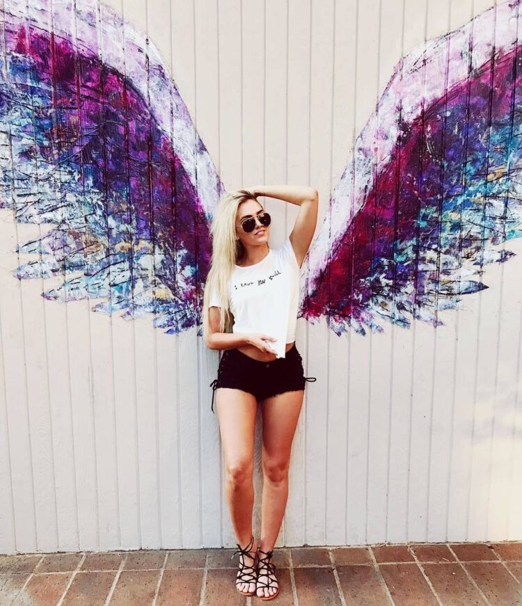 taylor selfridge feet 3