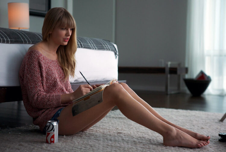 taylor swift feet 6