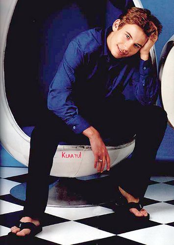 taylor thomas feet 1