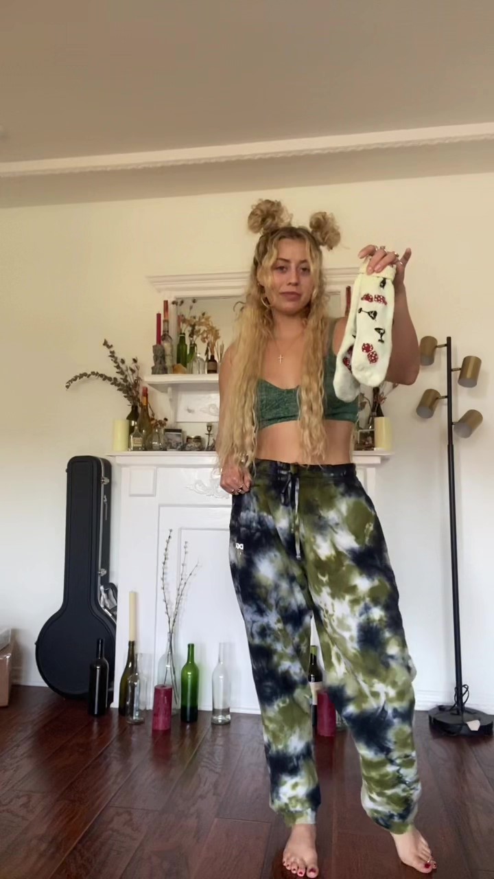 taylor victoria feet