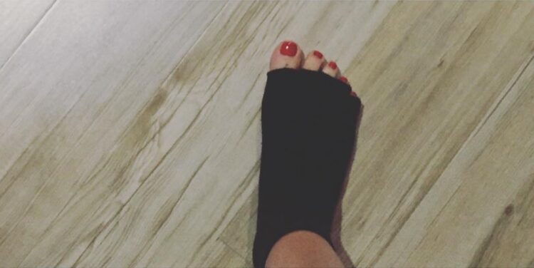 teddi mellencamp arroyave feet 5