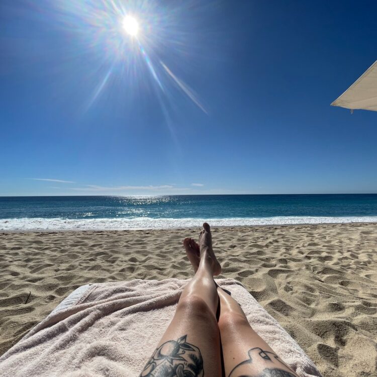 tegan quin feet 3