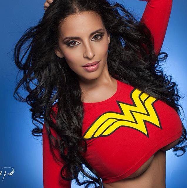 tehmeena afzal feet 3