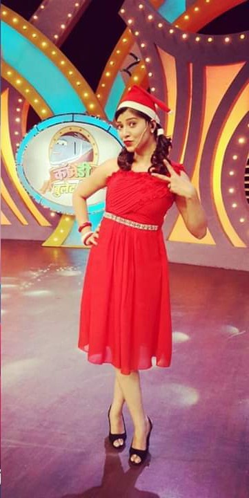 tejaswini pandit feet 5