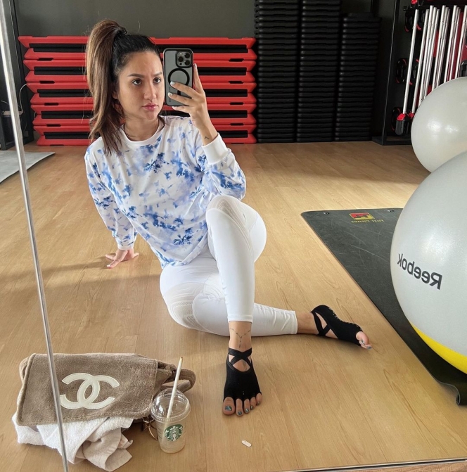 tengku dewi putri feet 6