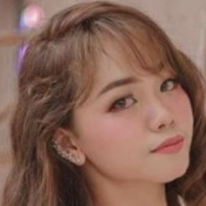 tenny amelia putri feet