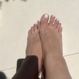 thaina theodoro feet 6 rotated