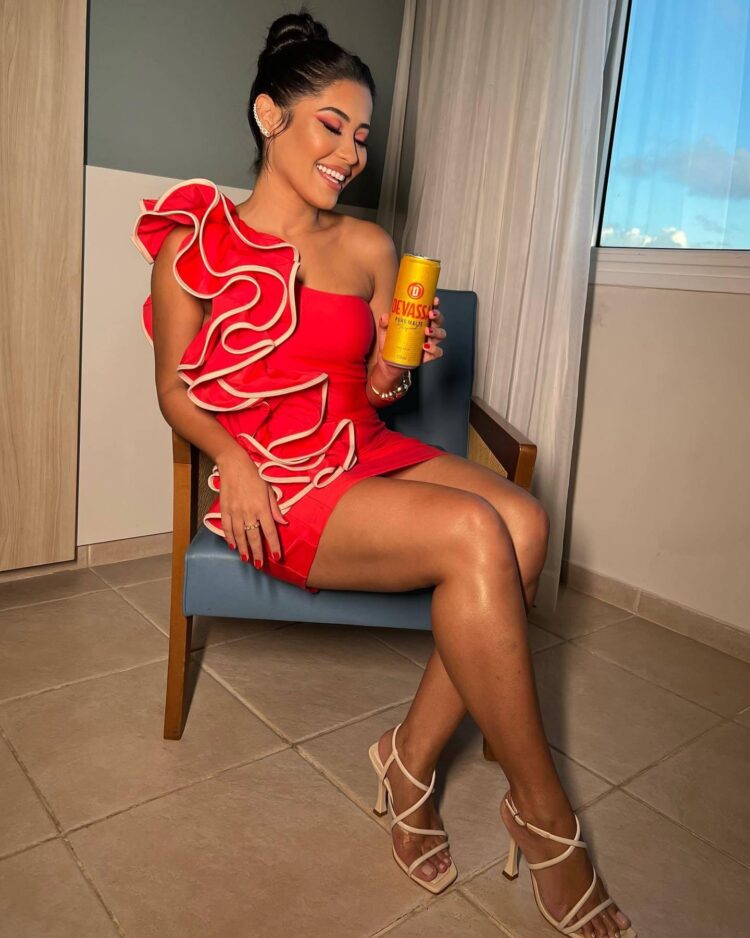 thainara formento feet 2