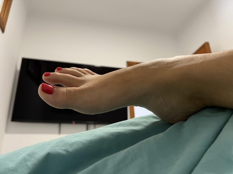 thainara formento feet scaled