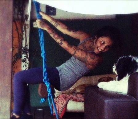 thais valente feet 1